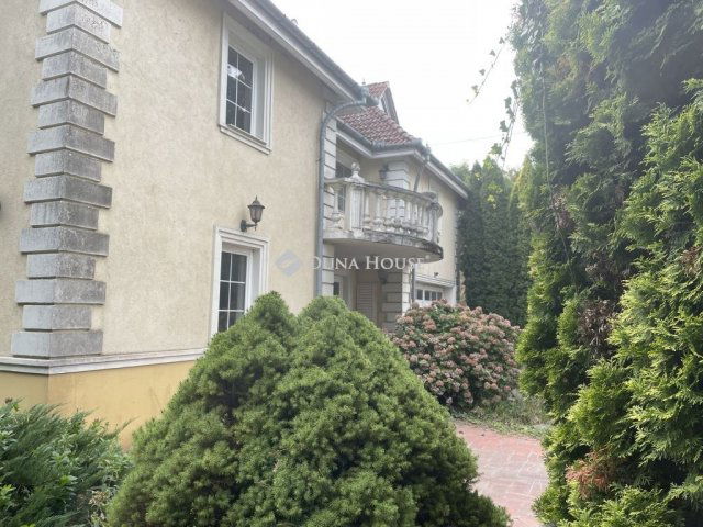 Eladó családi ház, Nádasdon 114.99 M Ft, 7 szobás