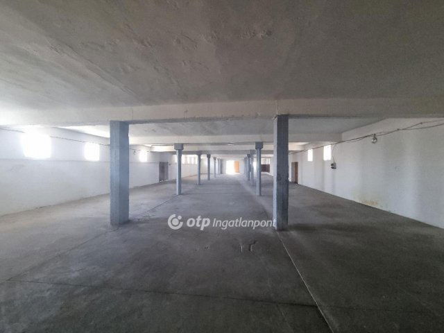 Eladó ipari ingatlan, Gyarmaton 250 M Ft / költözzbe.hu