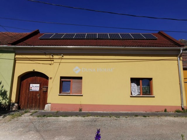 Eladó családi ház, Tatán, Újvilág utcában 73.9 M Ft, 2 szobás