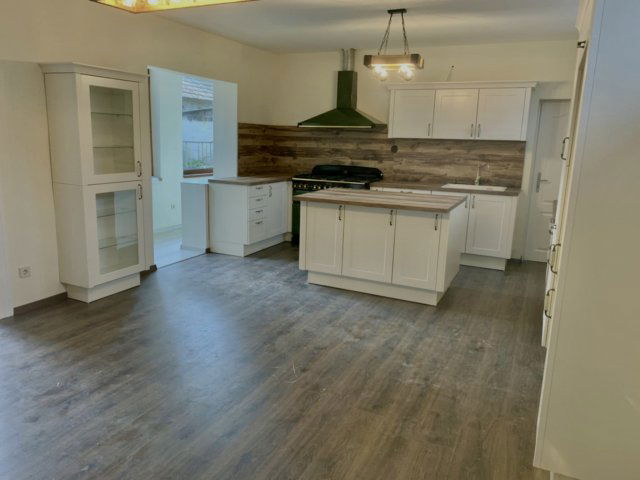 Eladó családi ház, Kisdéren 150.8 M Ft, 4 szobás