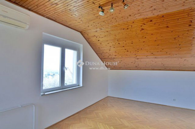 Eladó családi ház, Érden 109.9 M Ft, 6 szobás