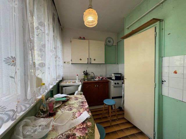 Eladó panellakás, Pécsett, Gyöngyös utcában 38.9 M Ft