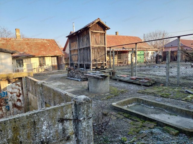 Eladó családi ház, Nagykőrösön 24 M Ft, 2 szobás