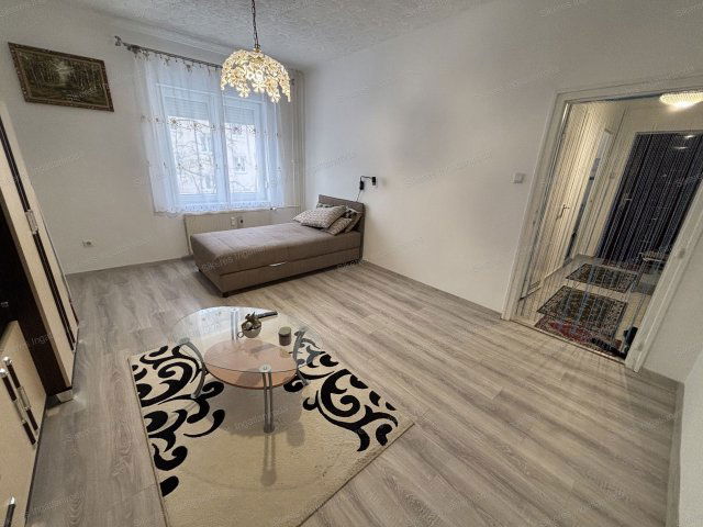 Eladó téglalakás, Oroszlányban 28 M Ft, 1 szobás