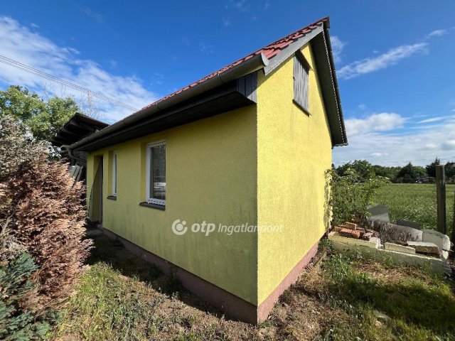 Eladó nyaraló, Győrött 15.7 M Ft, 1 szobás