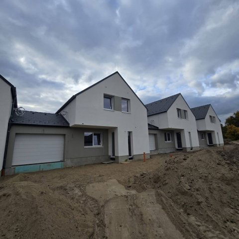 Eladó téglalakás, Pákozdon 99 M Ft, 4 szobás