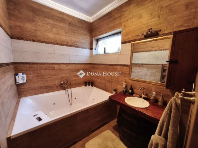 Eladó családi ház, Pilisszentivánon 275 M Ft, 7 szobás