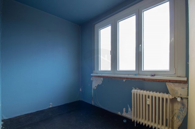 Eladó panellakás, Tatabányán 31.5 M Ft, 1+1 szobás