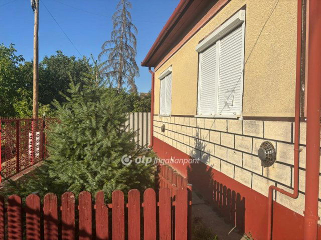 Eladó családi ház, Komádiban 16 M Ft, 3 szobás