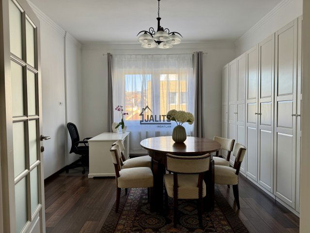 Eladó téglalakás, Budapesten, III. kerületben, Lajos utcában