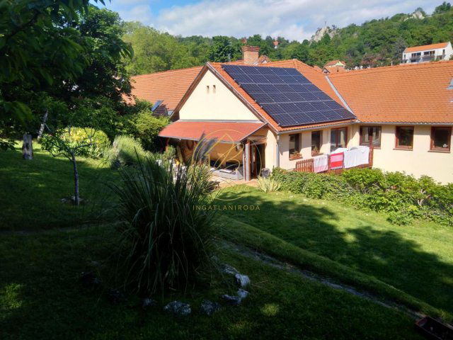 Eladó sorház, Pécsett 140 M Ft, 4 szobás / költözzbe.hu