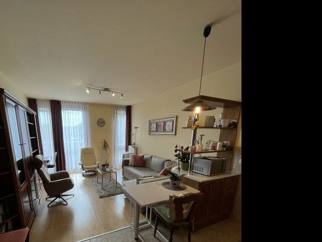 Kiadó téglalakás, albérlet, Pécsett, Barbakán téren, 1 szobás