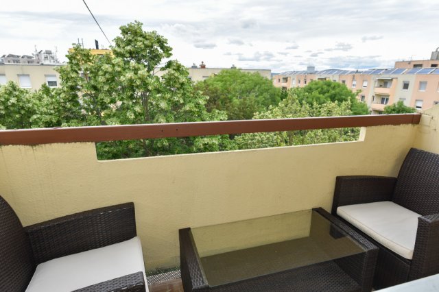 Eladó panellakás, Veszprémben 67.99 M Ft, 1+3 szobás