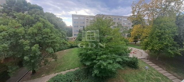 Eladó panellakás, Százhalombattán 63.5 M Ft, 2+1 szobás