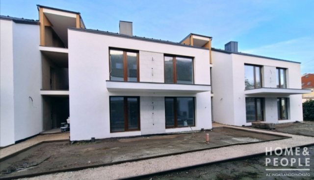 Eladó téglalakás, Szegeden 104.99 M Ft, 4 szobás