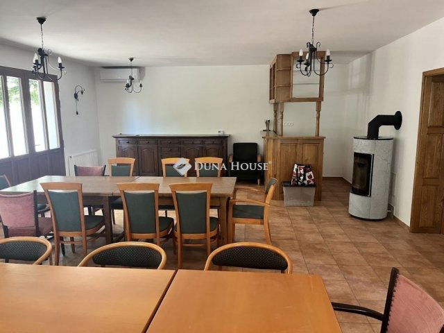 Eladó családi ház, Bólyban 220 M Ft, 9 szobás