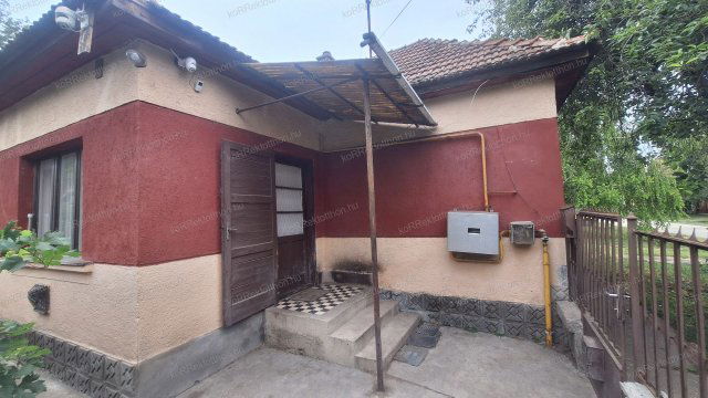 Eladó családi ház, Jászberényben 24.99 M Ft, 2 szobás
