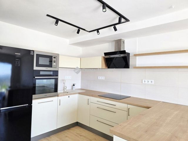 Eladó ikerház, Pécsett 139.9 M Ft, 4 szobás