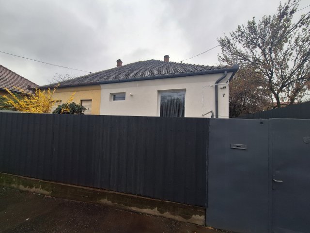 Eladó családi ház, Szolnokon 44.9 M Ft, 2 szobás