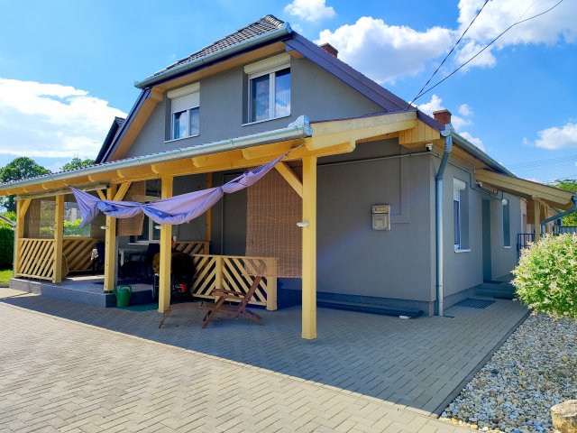 Eladó családi ház, Tolnán 75 M Ft, 4 szobás