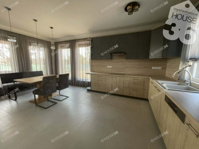 Eladó családi ház, Kecskeméten 150 M Ft, 4 szobás