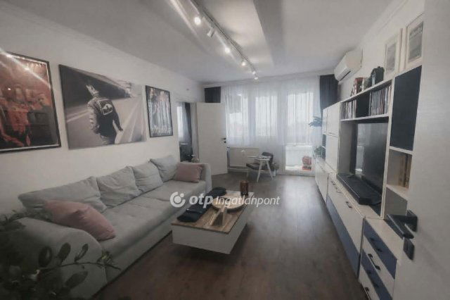 Eladó panellakás, Debrecenben 69.9 M Ft, 1+2 szobás