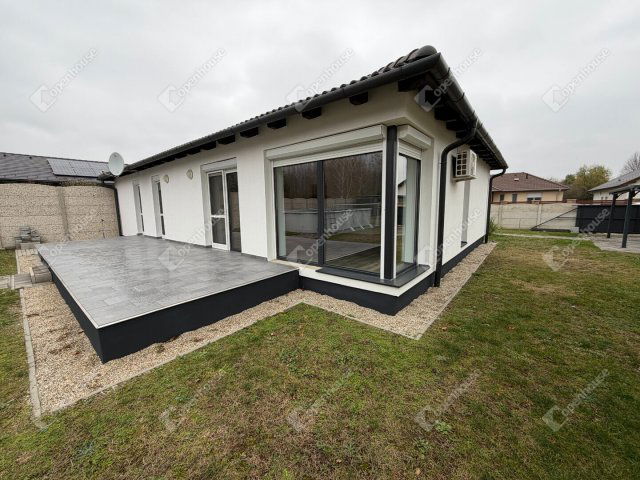 Eladó családi ház, Győrzámolyon 129.9 M Ft, 4 szobás