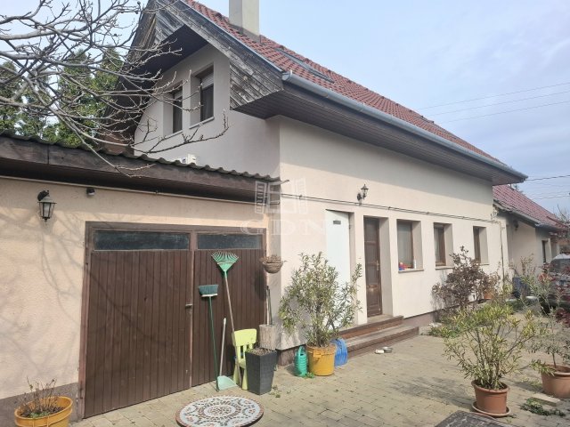 Eladó családi ház, Szigetszentmiklóson 129 M Ft, 6 szobás