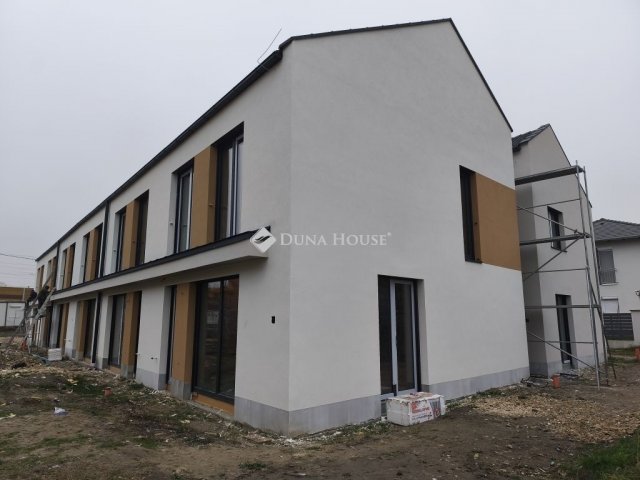 Eladó téglalakás, Dunaharasztin 114.9 M Ft, 4 szobás