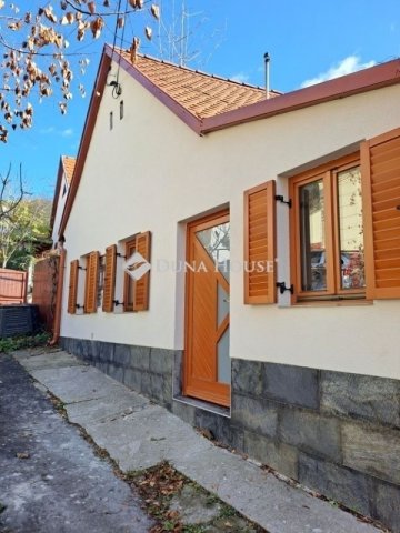 Eladó téglalakás, Pécsett 42.5 M Ft, 2 szobás