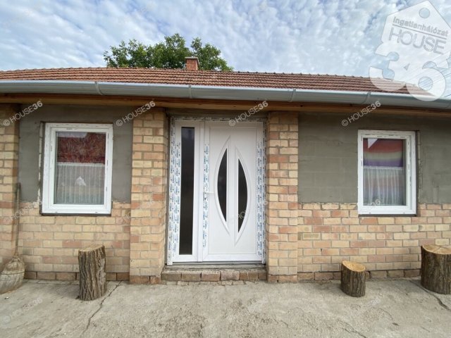 Eladó családi ház, Szabadszálláson 29.5 M Ft, 2 szobás