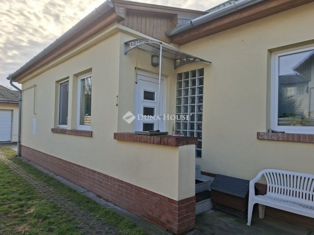 Eladó ikerház, Kecskeméten 96.9 M Ft, 3 szobás