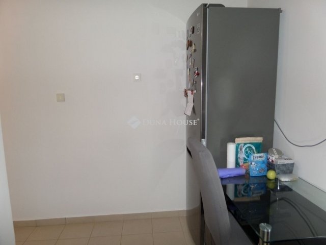 Eladó panellakás, Pécsett 46.9 M Ft, 2 szobás