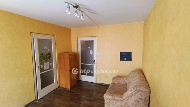 Eladó panellakás, Budapesten, III. kerületben 64.9 M Ft, 2 szobás