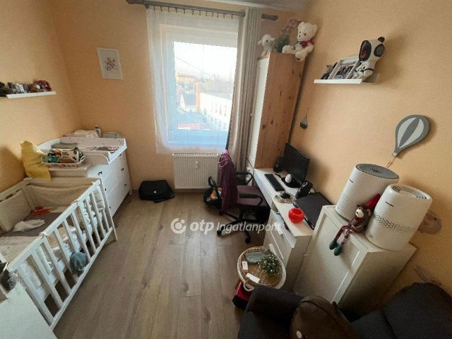 Eladó téglalakás, Mosonmagyaróváron 59.9 M Ft, 1+2 szobás