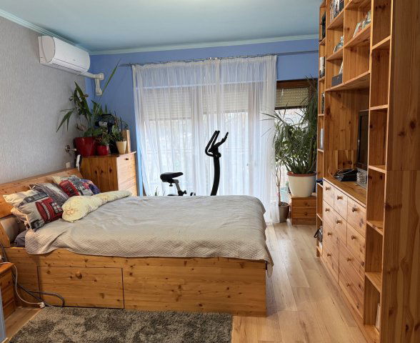 Eladó téglalakás, Veszprémben 109.9 M Ft, 4 szobás