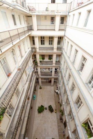 Eladó téglalakás, Budapesten, VI. kerületben 119.9 M Ft