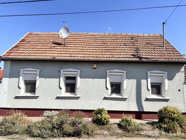 Eladó családi ház, Szolnokon 36 M Ft, 1+1 szobás