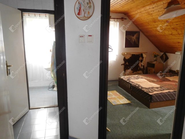 Eladó családi ház, Somlószőlősön 149.9 M Ft, 6 szobás