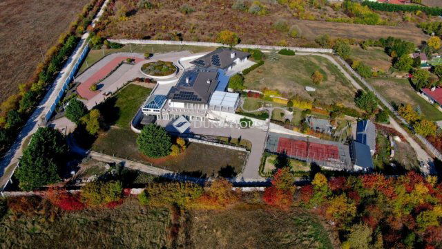 Eladó családi ház, Törökbálinton 1800 M Ft, 2 szobás