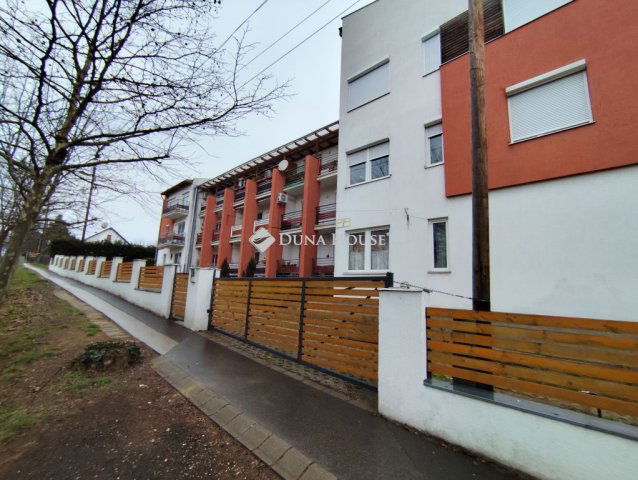 Kiadó téglalakás, albérlet, Kerepesen, József Attila parkban