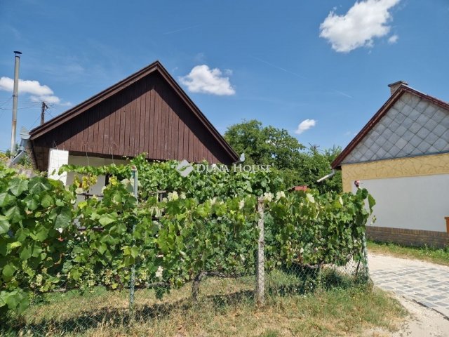Eladó családi ház, Monoron 11 M Ft, 1 szobás