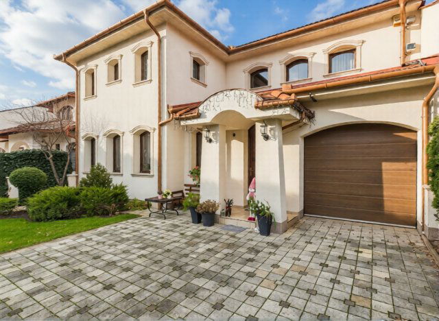 Eladó sorház, Debrecenben, Károli Gáspár utcában 239.9 M Ft