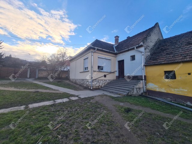 Eladó családi ház, Győrújbaráton 55 M Ft, 3 szobás