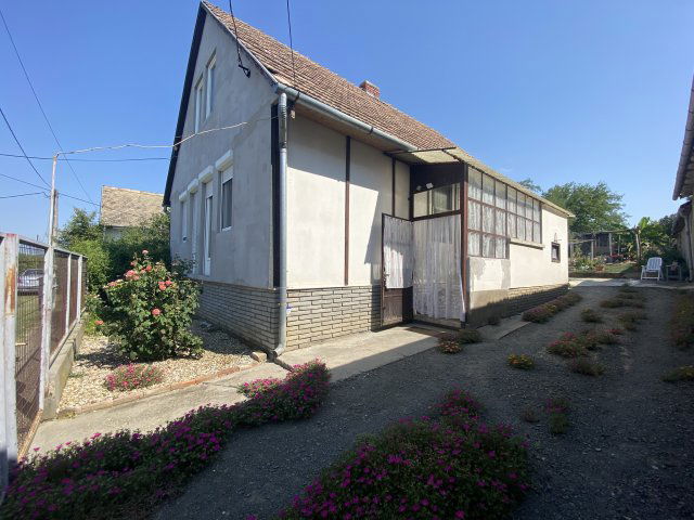 Eladó családi ház, Szűrön 32.9 M Ft, 3 szobás