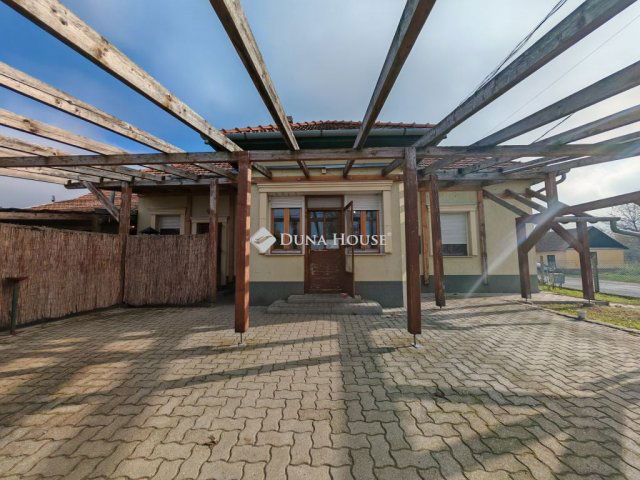 Eladó családi ház, Tiszajenőn 34.9 M Ft, 1+2 szobás