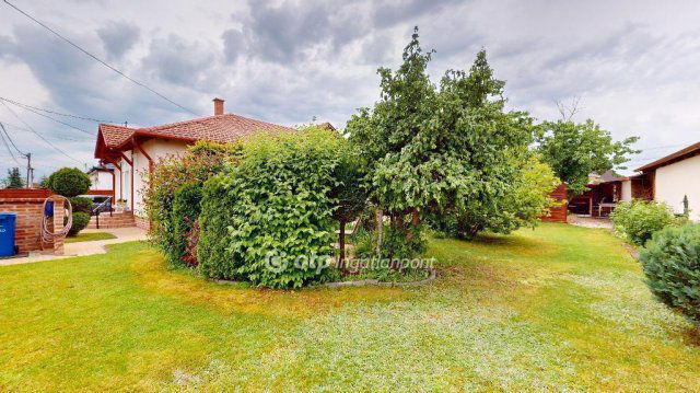 Eladó családi ház, Debrecenben 140 M Ft, 4+3 szobás