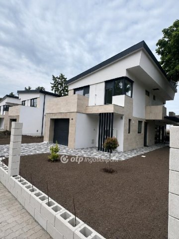 Eladó családi ház, Siófokon 249 M Ft, 5 szobás