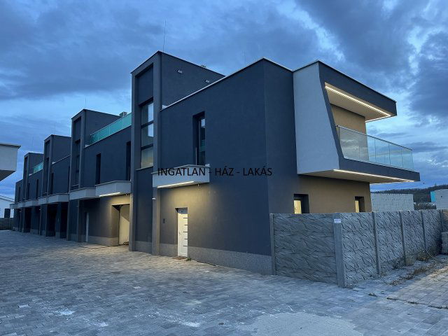 Eladó sorház, Mogyoródon 109.99 M Ft, 4 szobás