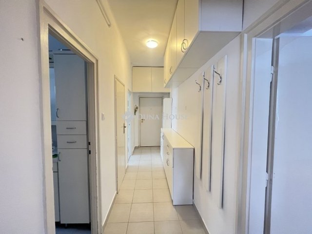 Eladó téglalakás, Veszprémben 54.9 M Ft, 2 szobás